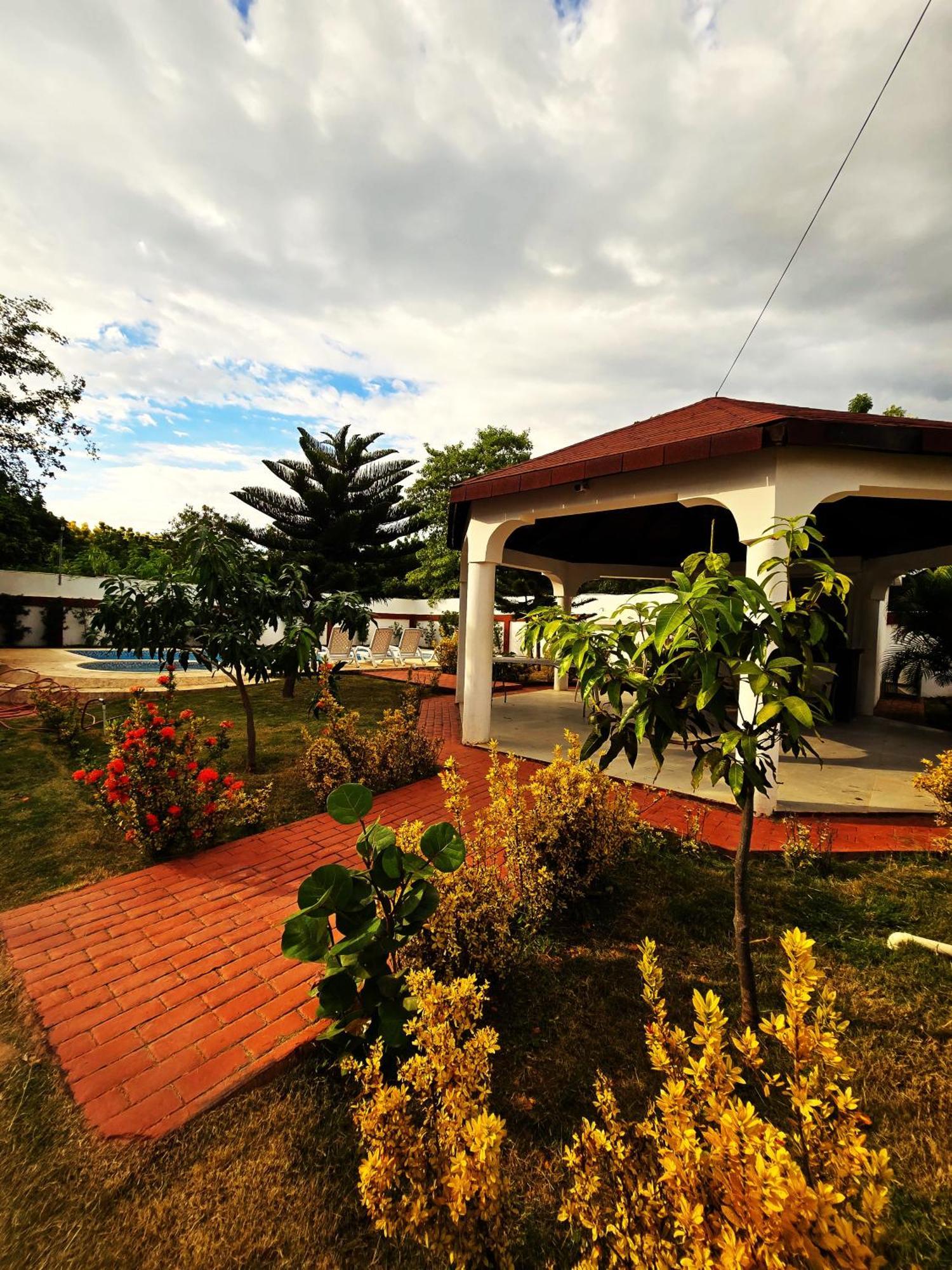 Madome Aparta Hotel Pedernales Bagian luar foto